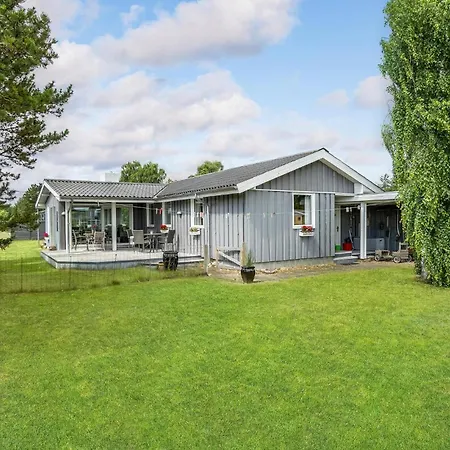 Lovely In Juelsminde With Kitchen بيت للعطل